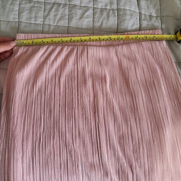 *SOLD* Pink pleated maxi skirt - Picture 9 of 12